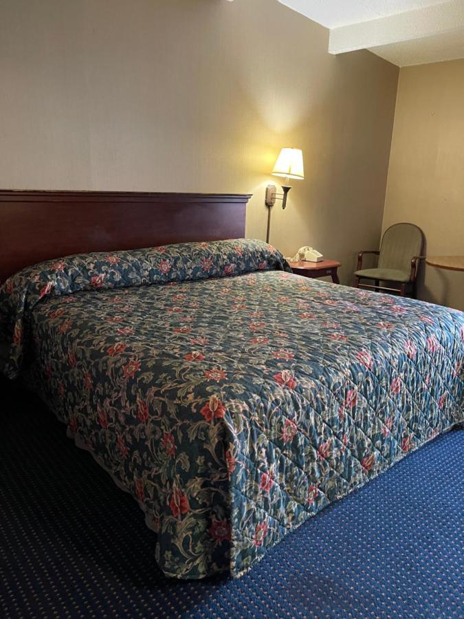 Budget Inn Темпъл Хилс Екстериор снимка