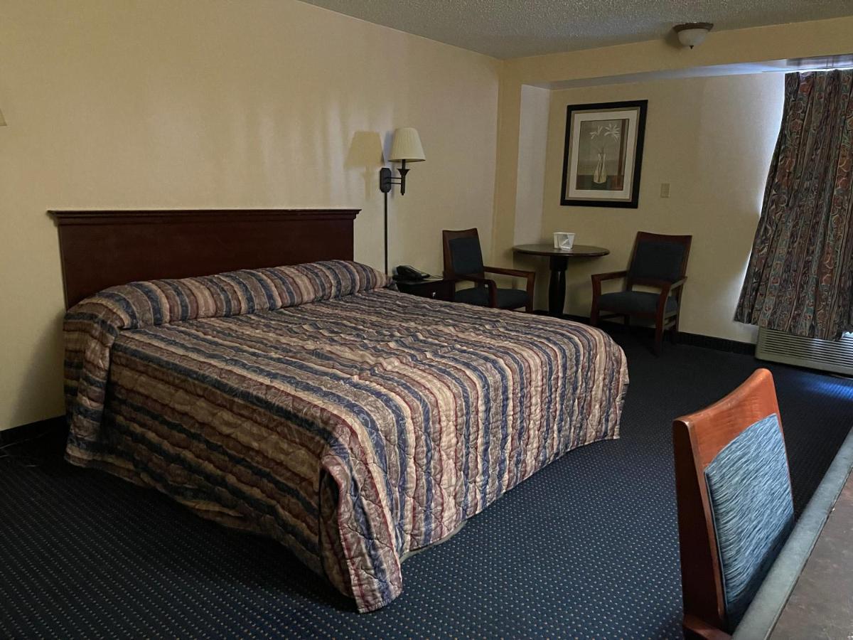 Budget Inn Темпъл Хилс Екстериор снимка