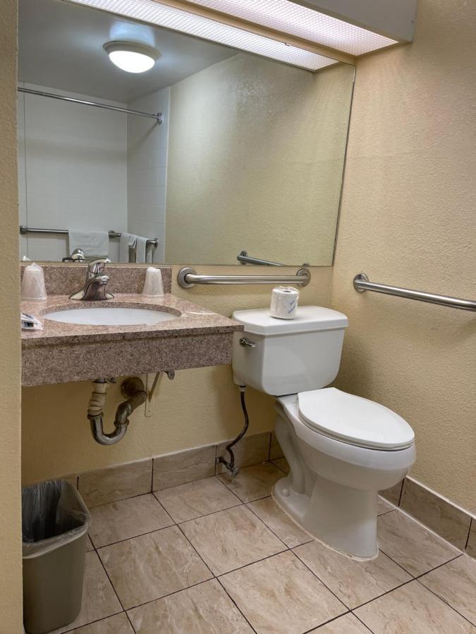 Budget Inn Темпъл Хилс Екстериор снимка