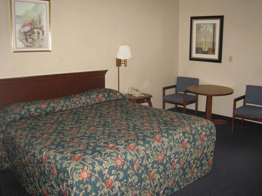 Budget Inn Темпъл Хилс Екстериор снимка