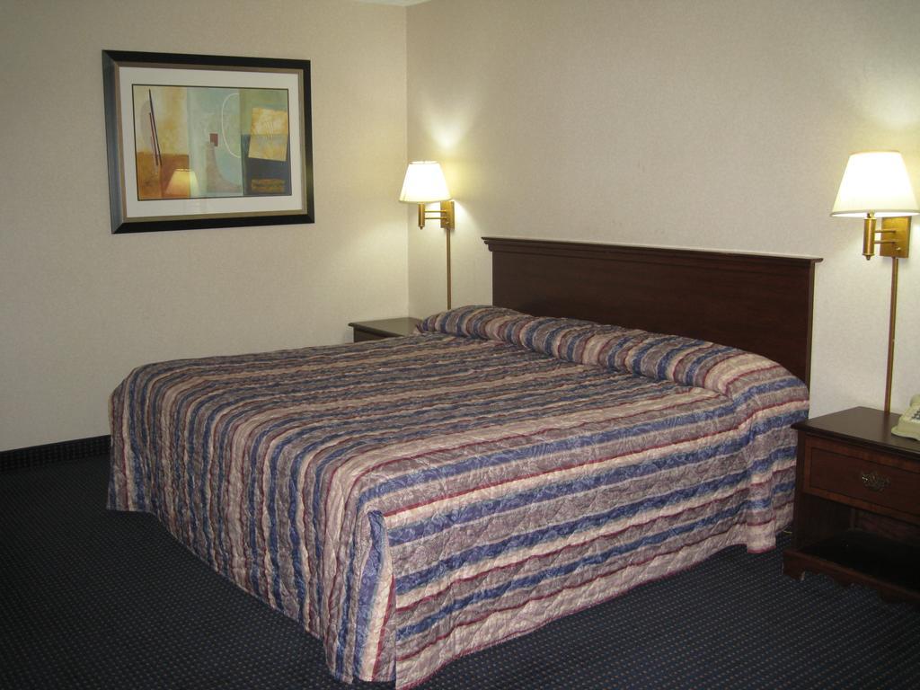 Budget Inn Темпъл Хилс Екстериор снимка